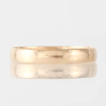 Trasigt guld med gravyr, 18k. Vikt: 1,6 g