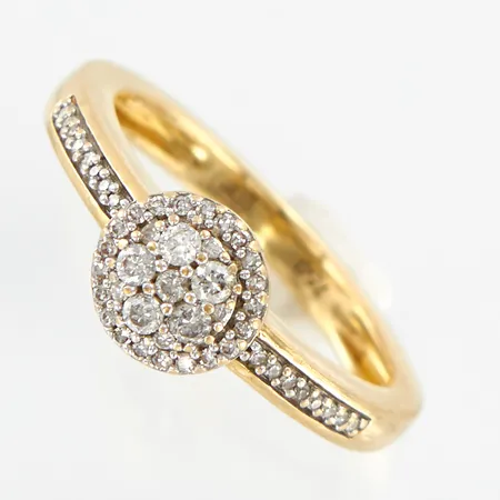 Ring med diamanter 40st ca 0,30ctv, stl 15, bredd 6,5mm, GHA, 18K Vikt: 2,7 g
