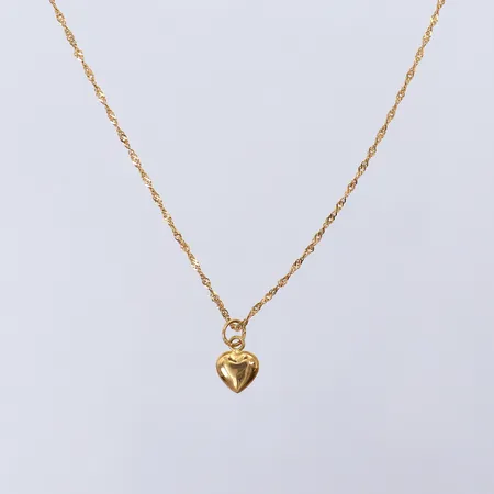 Collier med hänge hjärta, längd 44cm, bredd 1,2-7mm, 18K.  Vikt: 1,5 g