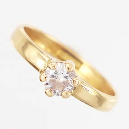 Ring med vit sten, stl 17, bredd: 3-6mm, 18K Vikt: 0,9 g