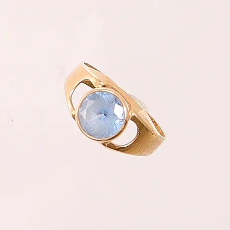 Ring, Ø17½, bredd:9mm, blå sten, 18K 2,5g.