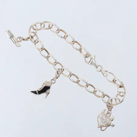 Armband med berlocker, ca 19cm, bredd 6,5-33mm, berlocker med karbinhake. 925/1000 silver Vikt: 16 g