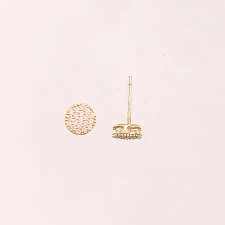 Ett par örhängen, 6mm, vita stenar, snurrebussar saknas, 18K 1,5g.
