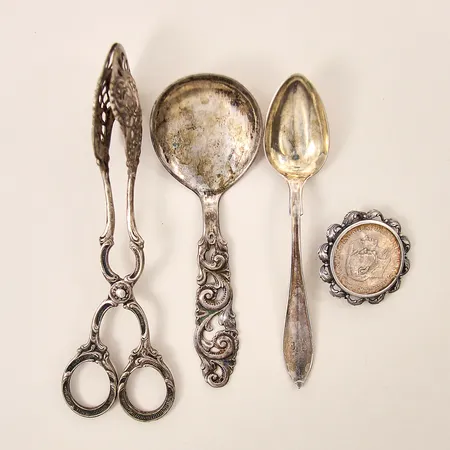 Diverse silverföremål, monogram, gravyr, slitage, silver 830-925/1000 Vikt: 105,7 g
