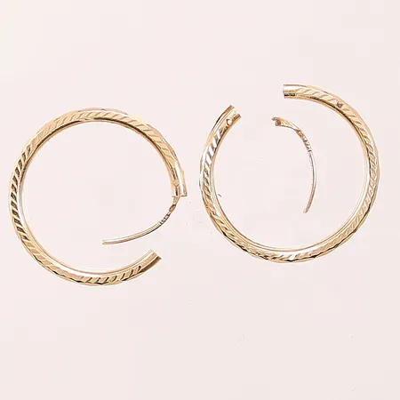Ett par örhängen, defekt, 14K 1,7g.