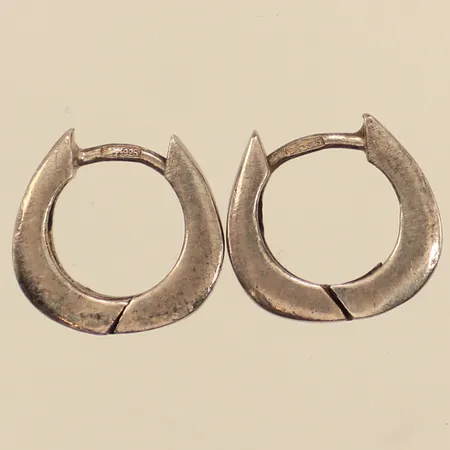 Ett par örhängen, Ø12,9mm, bredd 3,8mm, silver 925 /1000 Vikt: 3,2 g