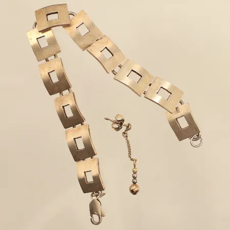 Armband, längd 16cm, bredd 10,2mm, ett udda örhänge, silver  Vikt: 17,4 g