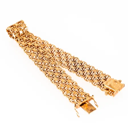 Armband, X-länk med stav i 18K guld. Det är 18,5 cm långt, 13 mm brett och väger 23,7g. Kistlås. 18K & kattfot. 