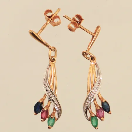 Ett par örhängen, färgade stenar, längd 28mm, bredd 2,5-7mm, 18K  Vikt: 1,9 g