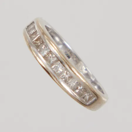Ring stl 14¾, prinsesslipade diamanter 11x ca 0,02ct, bör omrodieras, vitguld, 18K Vikt: 3,2 g