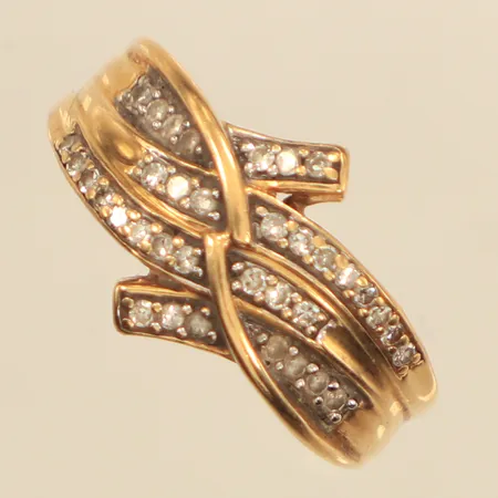 Ring, diamanter ca39xca0,01ct, stl 16½, skev i skena, 18K Vikt: 4,4 g