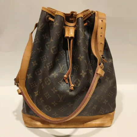 Väska, Louis Vuitton Noé, monogramcanvas, datumkod; A2 884, mått ca 19x33x38cm, justerbar axelrem, slitage, fläckar, sömmar har släppt, skadad, troligen 1988, inga tillbehör. 
