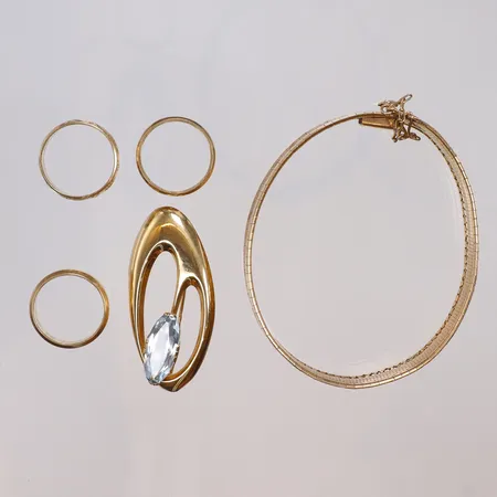 Diverse guld med sten, delvis defekt gravyr 18K Vikt: 50,1 g