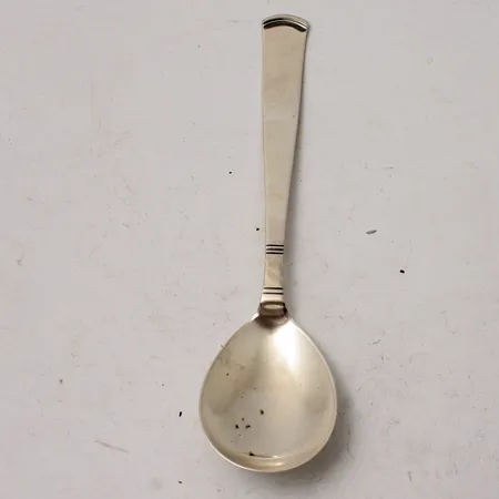 1st sked i silver, 14,5cm, modell Rosenholm, 830/100, tillverkad av Guldsmedsaktiebolaget, år 1944, vikt 26,44g.