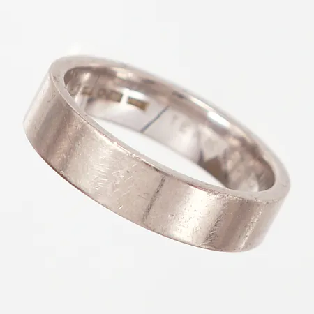 Ring slät vitguld, stl 21¾, Engelbert, originaletui med vattenskadad kartong, gravyr, 18K,  Vikt: 13,5 g