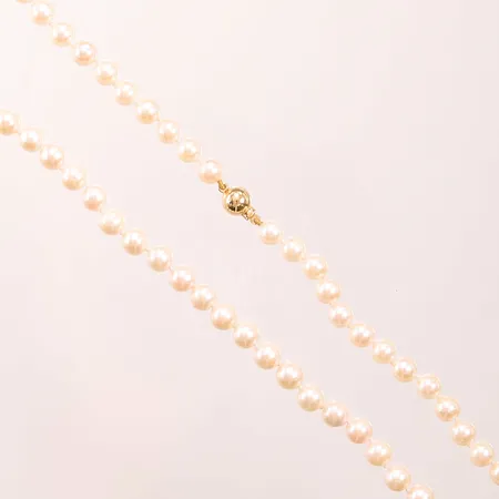 Pärlcollier, 46cm, odlade sötvattenbspärlor ca 6mm, lås i 18K. Vikt: 0 g