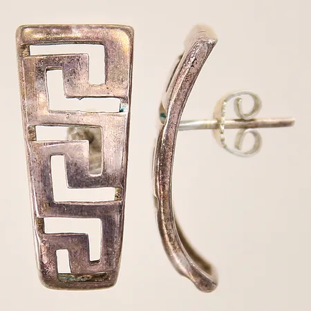 Ett par örhängen med meandermönster, 26x12mm, silver 925/1000 Vikt: 4,9 g