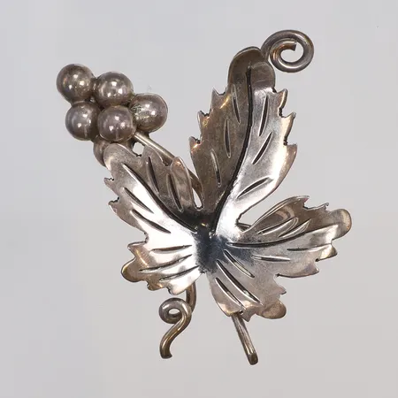 Brosch i form av vinblad och vindruvor 50x45mm, Mexico, silver 925/1000 Vikt: 14,1 g