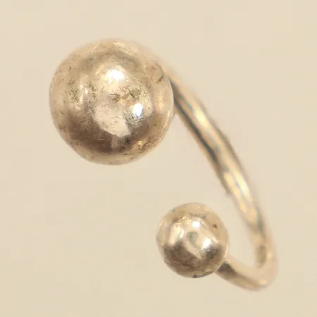 Ring, stl ca 16¾, bredd ca 2-9mm, 925/1000 silver  Vikt: 5,7 g