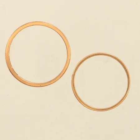 Två ringar, gravyr, 18K  Vikt: 5,8 g