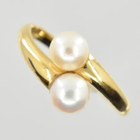 Ring med pärlor Ø6 mm, stl 18, bredd 2-10 mm, 18K. Vikt: 2,5 g