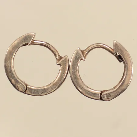 Ett par örhängen, Ø14mm, bredd 4,6mm, silver 925 /1000 Vikt: 4,2 g