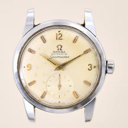 Herrur Omega Seamaster, stål, automatisk, boett-nr: 2846-2848, cal.491, verk-nr: 15828840, Ø34mm, smutsigt urverk, packning saknas, boett samt glas med repor, tillkommer ett flexband ej original med slitage, defekta stift, trög krona, skadad urtavla, inga övriga tillbehör 