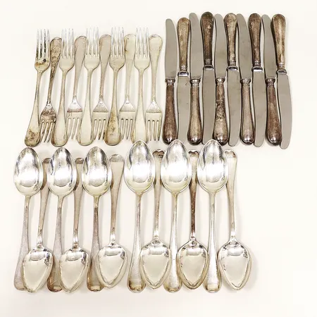 Bordsbestick Svensk Rund, 10 gafflar 183mm, 10 knivar 221mm (stål i blad) 12 skedar 180mm, bruttovikt 1458.6g, silver 830/1000.