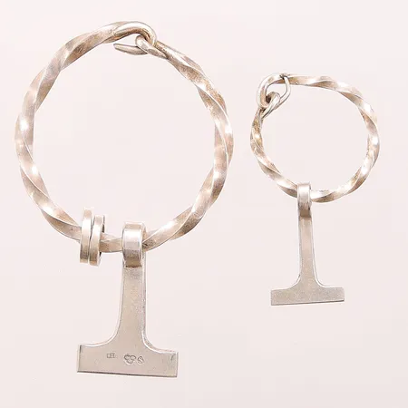 2 Hängen, 925/1000 Silver 25,4g.