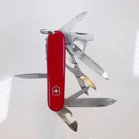 Multikniv, Victorinox, märkt, röd, med slitage längd 9cm