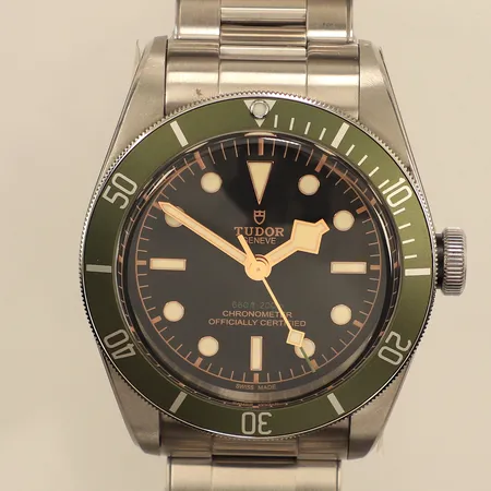 Armbandsur, Tudor Black Bay Harrods, stål, Ø42mm, automatisk, referens nummer 79230G, serie nummer GN03605, Special Edition N. 10694, 41mm, stållänk, smärre repor, certifikat daterat 25/11/2022, kvitto Harrods 25/11/22, manual, en extra stållänk, extra tygarmband, tag, box, ytterkartong