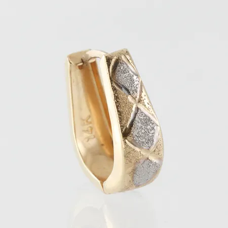 Örhänge udda, höjd ca 18.6 mm, 14k. Vikt: 1,7 g