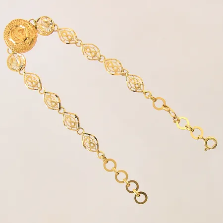 Armband med genombruten dekor, längd 17-19cm, bredd:5,5-14mm, 21K. Vikt: 5,2 g