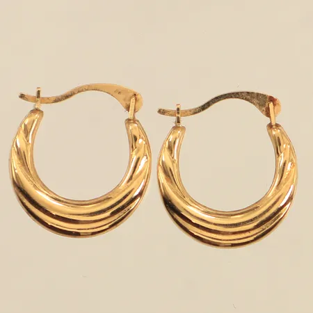 Ett par örhängen, Ø15mm, bredd ca 2mm, 18K Vikt: 0,8 g