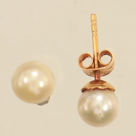 Ett par örhängen, odlade pärlor Ø5,7mm, 18K Vikt: 1,1 g