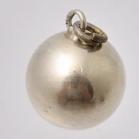  Hänge i silver, mått Ø15,5x23,5mm, 830/1000, vikt 6,15g.