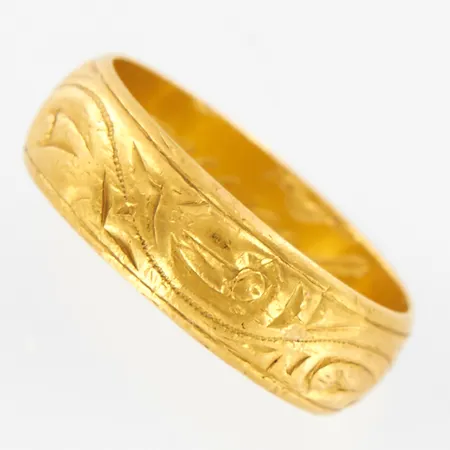 Ring, stl: 16½, bredd: 6mm, gravyr, 23K,  Vikt: 5,6 g