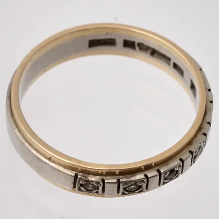 Defekt guld, 18K, vikt 4,1g.