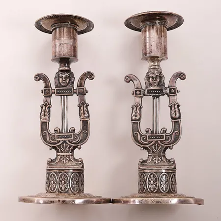 Ett par lyrljusstakar höjd 16cm,fyllda.Silver Btto 786,7g  