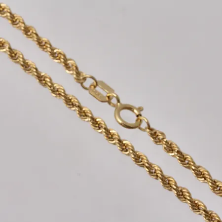 kedja i 18K guld, 42,5cm, Singapore, bredd 2,1mm, ihålig, tillverkad av Guldfynd, vikt 2,04g. Fint skick.
