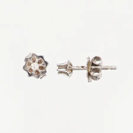 Ett par örhängen med vita stenar, 4x10mm, vitguld, 18K Vikt: 0,9 g
