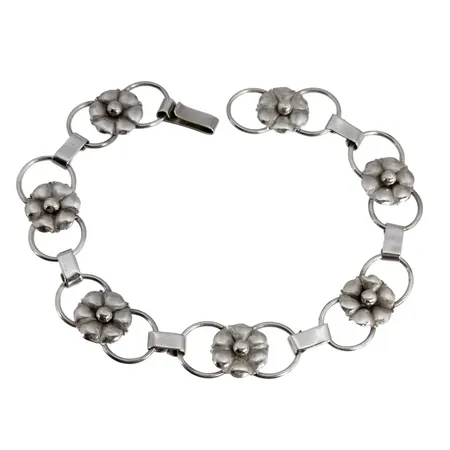 Vintage Armband 1940-tal, blomdekor, silver, längd 19 cm, bredd 11 mm, tillverkare Victor Janson Guldvaru Ab Lindesberg 1946 Vikt: 7,8 g