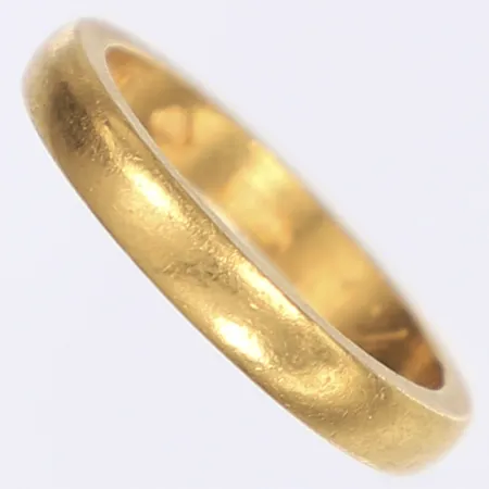 Ring, slät, stl 16¾, bredd 3mm, gravyr, repig, 23K Vikt: 5,5 g
