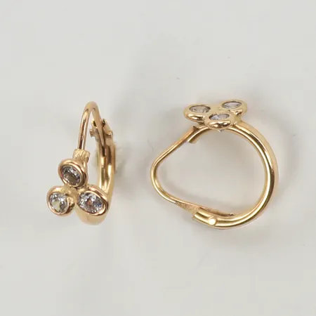 Ett par örhängen med vita stenar, ca 14x12mm, skeva, 14K Vikt: 0,9 g