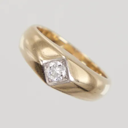 Ring, stl 17¾, bredd 3,5-7,8mm, syntetisk diamant 1x 0,25ct, 14K,  Vikt: 8,7 g
