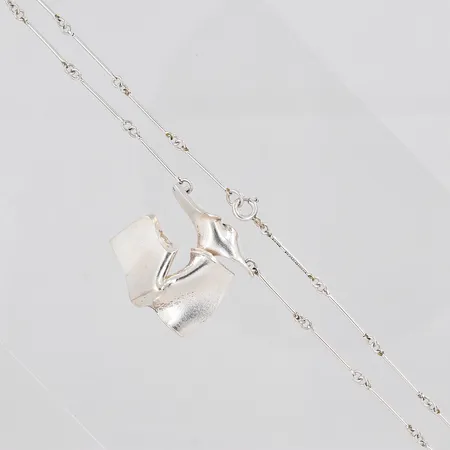 Collier, 55cm, bredd 1mm, hänge 28x29mm, silver 925/1000 Vikt: 12,9 g