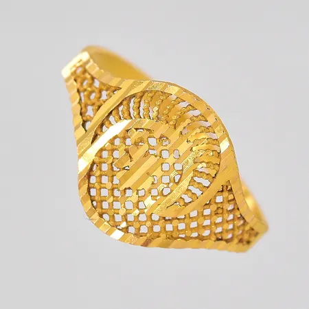 Ring, stl 16½, bredd ovandel 11,2mm, 21K Vikt: 1,1 g