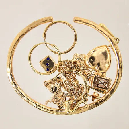 Guldsmycken, stenar, pärla, bucklor, repor, 18K  Vikt: 37,9 g