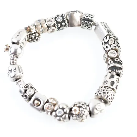 Armband Pandora m 20 berlocker, silver, 18,5cm Vikt: 72,2 g