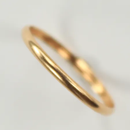 Ring stl 18, bredd 1mm, 18K Vikt: 0,5 g